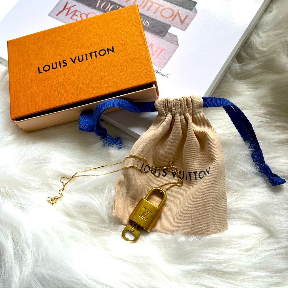 Louis Vuitton Lock & Key Necklace & Gift Box #304
